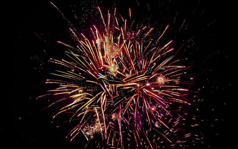 Заставка салют