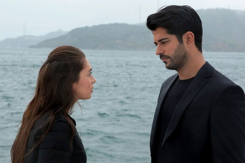 Неслихан Атагюль и Бурак Озчивит