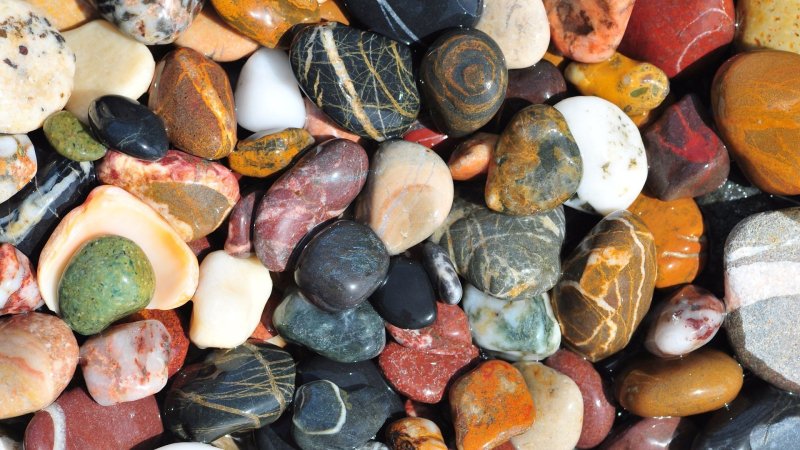 Разноцветные камни