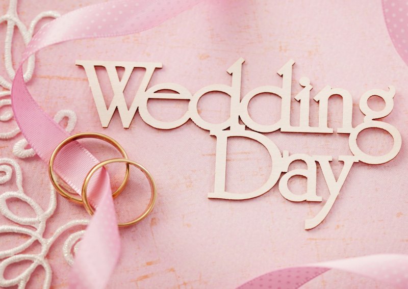 Wedding надпись