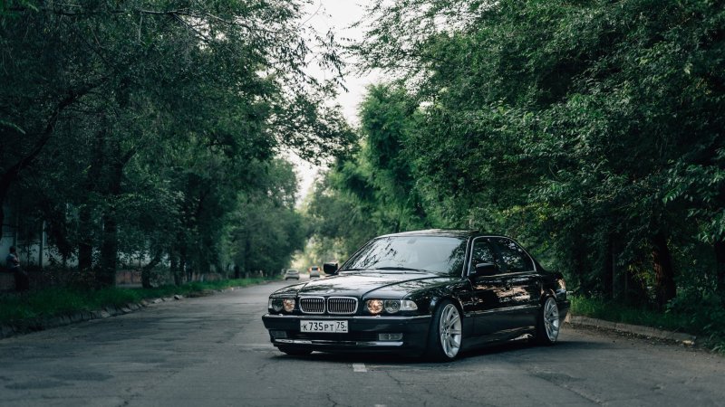 BMW e38 740i