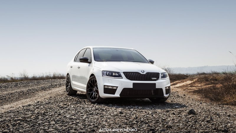 Skoda Octavia a7 RS белая