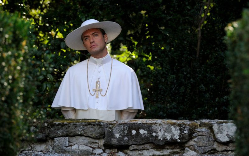 Джуд Лоу в фильме молодой папа