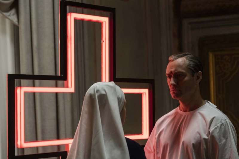Джуд Лоу young Pope