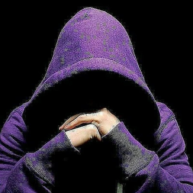 Мужчина в капюшенебез лица