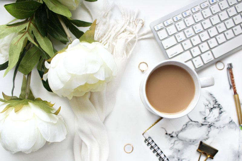 Заставка на рабочий стол кофе и цветы