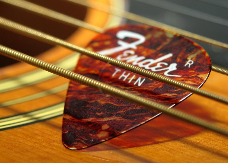 Медиатор в струнах