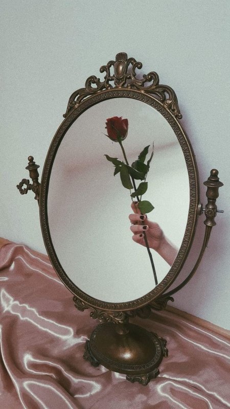 Старинное настольное зеркало