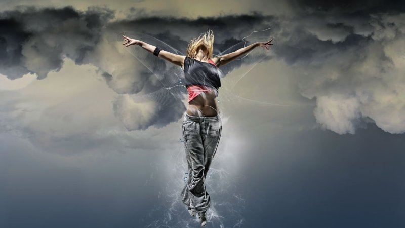 Девушка в полете