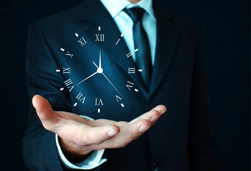 Человек с часами