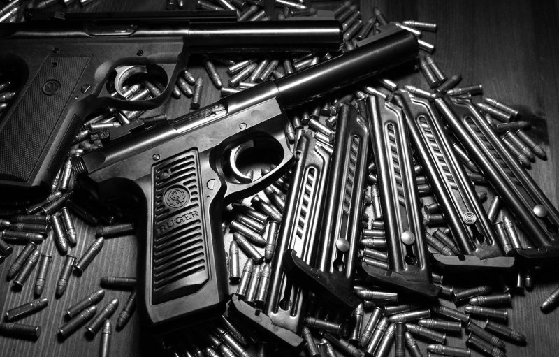 Черный пистолет