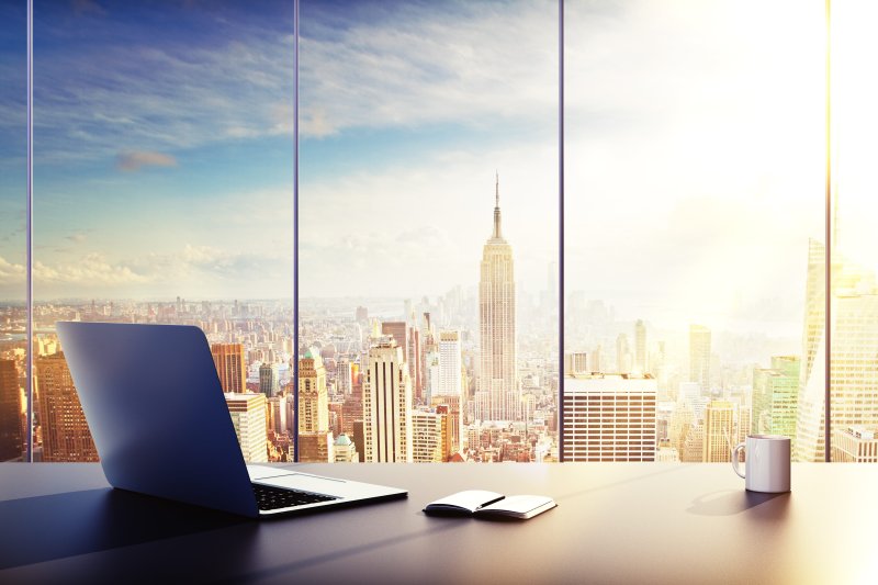 Офис с видом на город