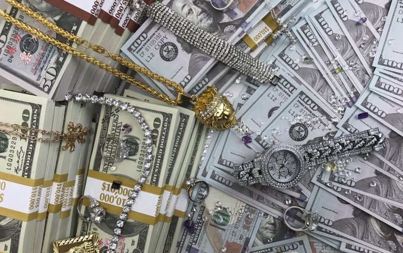 Богатство деньги драгоценности