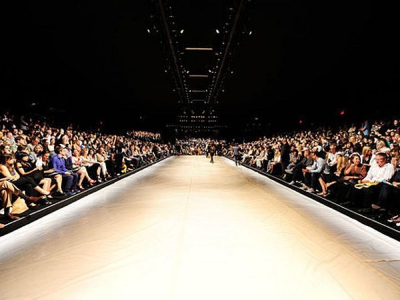 Подиум показ