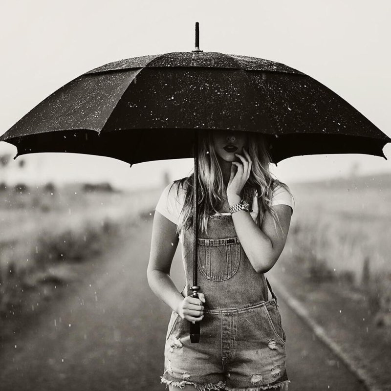 Девочка с зонтом