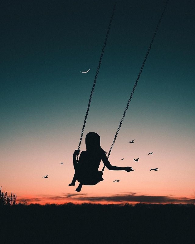 Девушка на качелях