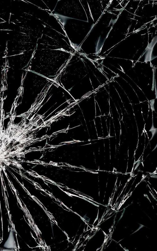 Разбитое стекло на телефоне