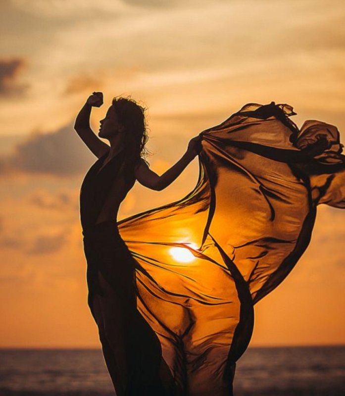 Фигура на закате