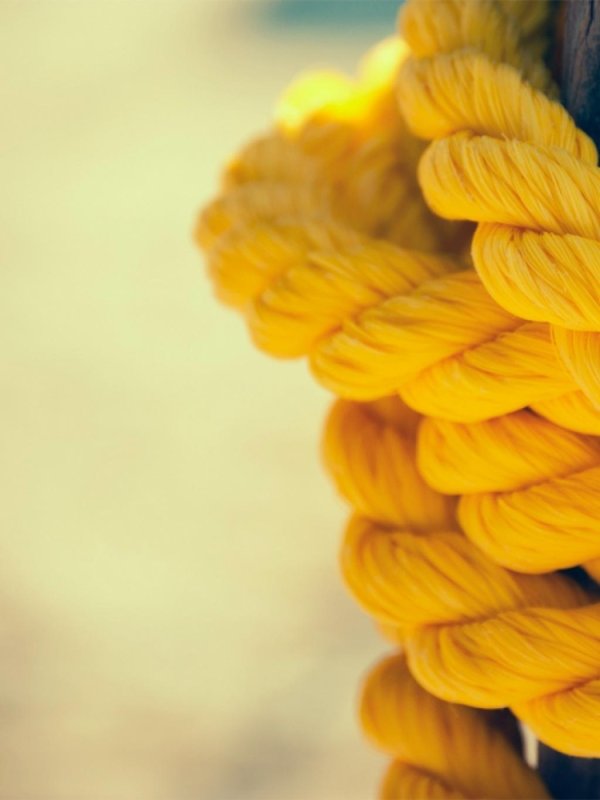 Желтый канат