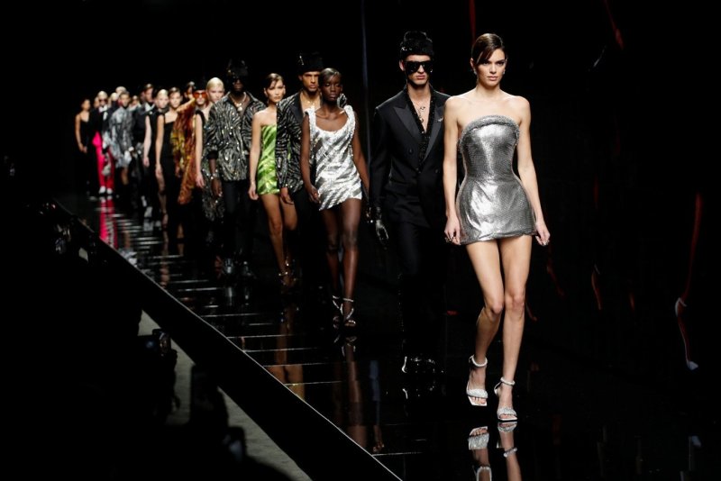 Кендалл Дженнер показ