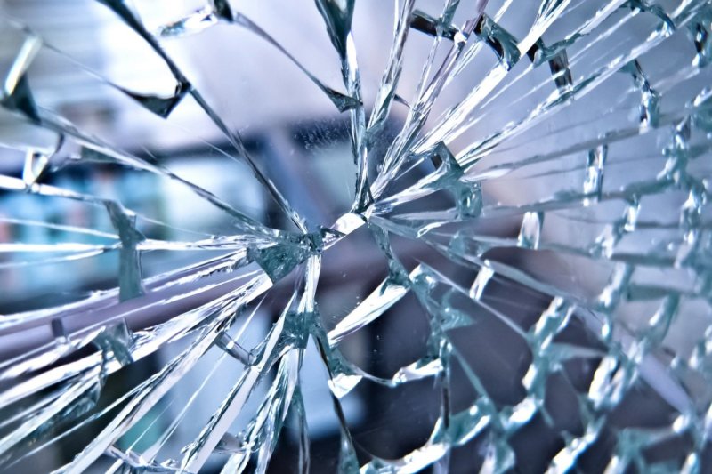 Эдуард Бенедиктус небьющееся стекло