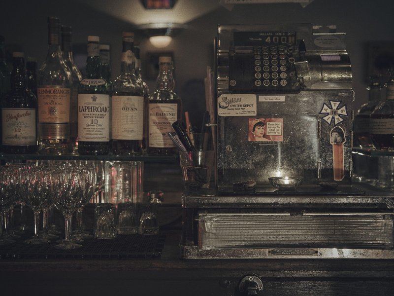 Выпивка в баре Эстетика