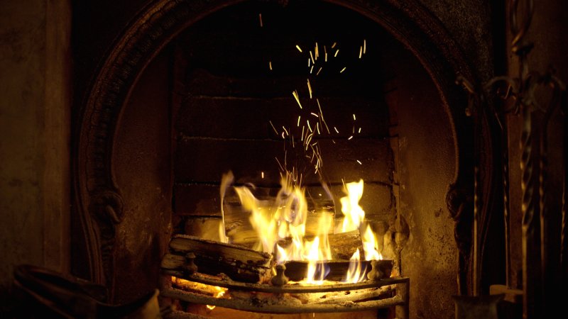 Горящий камин