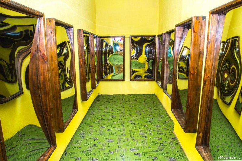 Комната смеха аттракцион