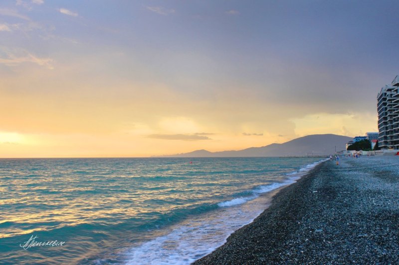 Лазаревское берег