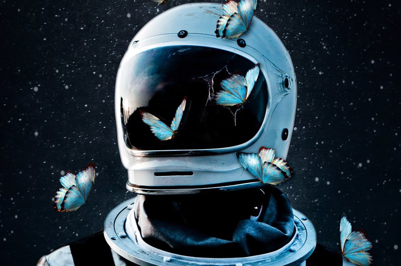 Космонавт в космосе