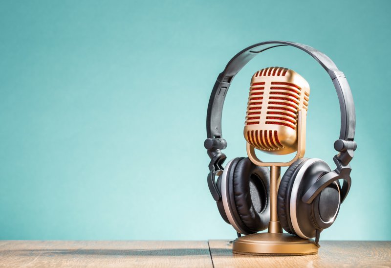 Студийные наушники с микрофоном