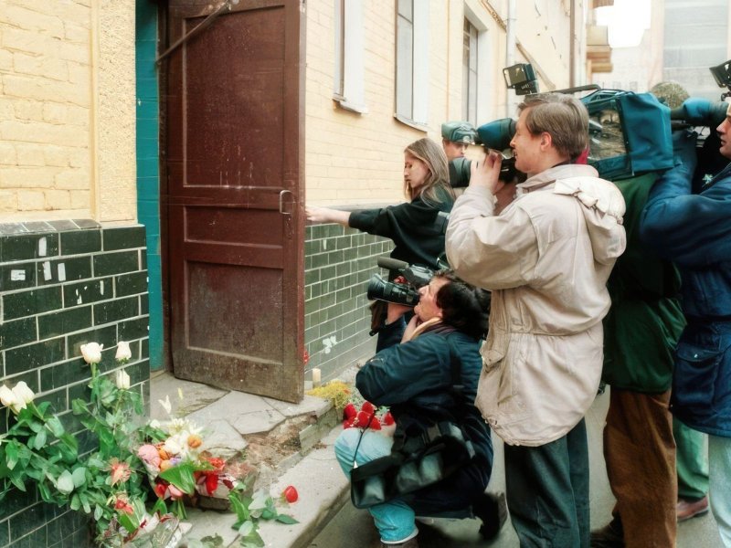 Владислав листьев могила 1995