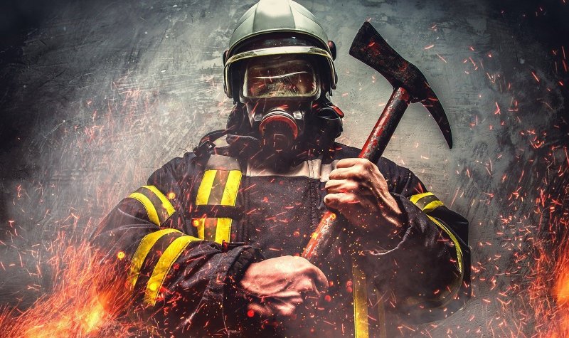 Топор пожарный