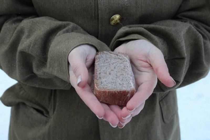 Блокада Ленинграда кусочек хлеба