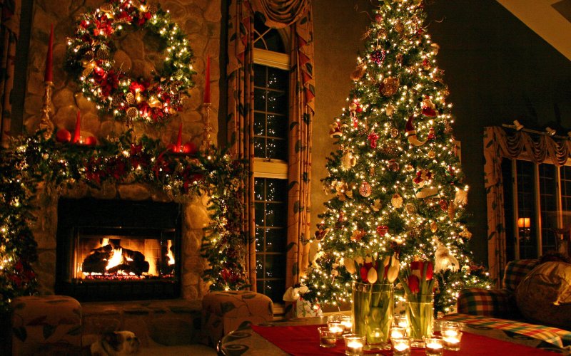 Новогодняя комната с елкой