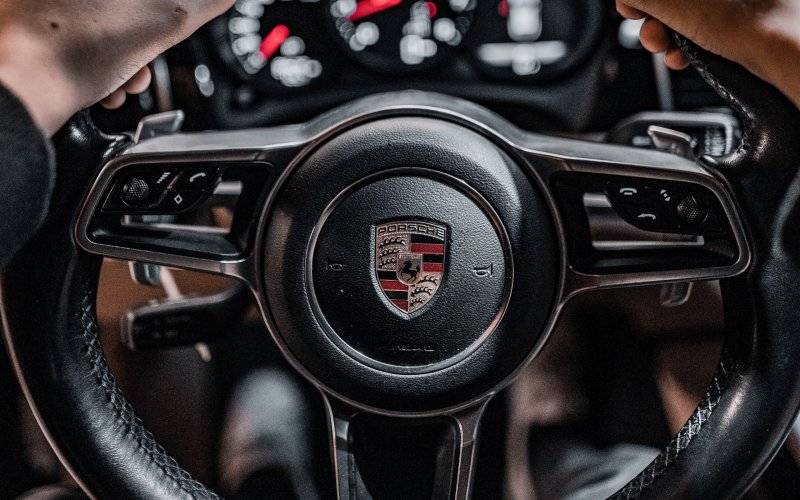 Салон машины руль