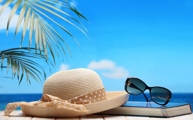 Шляпа на море