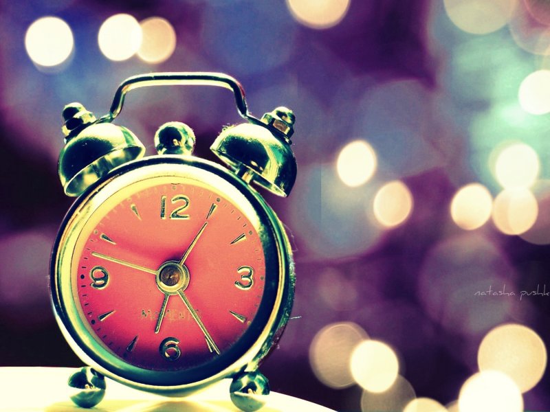 Красивые часы будильник