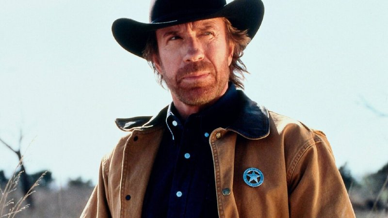 Крутой Уокер стреляет