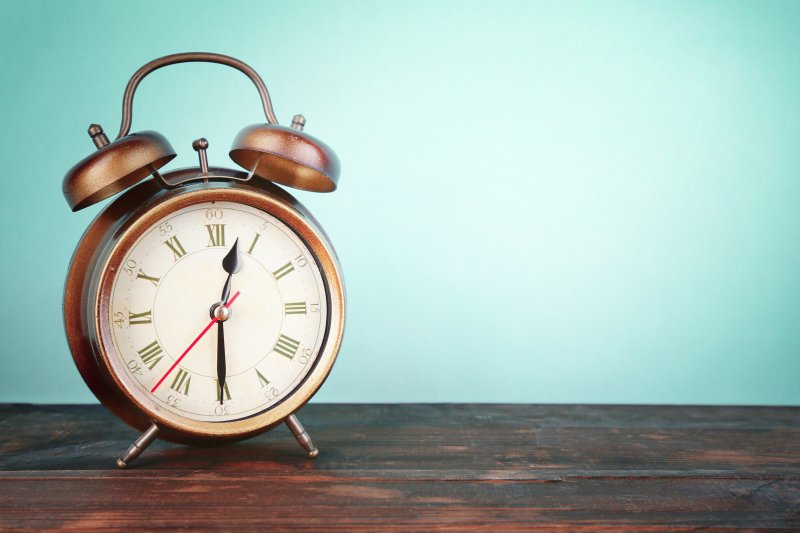 Старый будильник