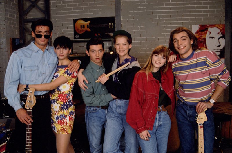 Французский сериал Элен ребята