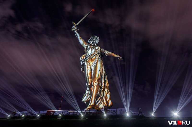 Мамаев Курган статуя Родина мать