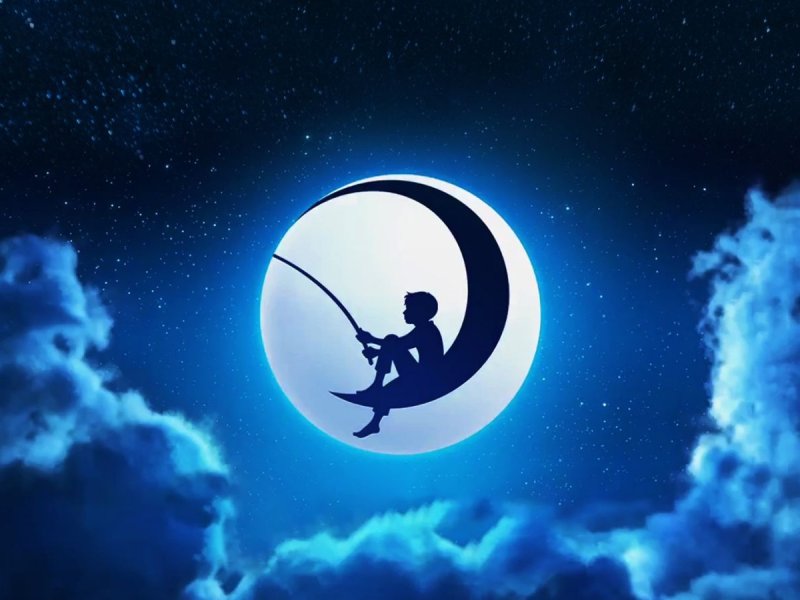 Мальчик на Луне с удочкой