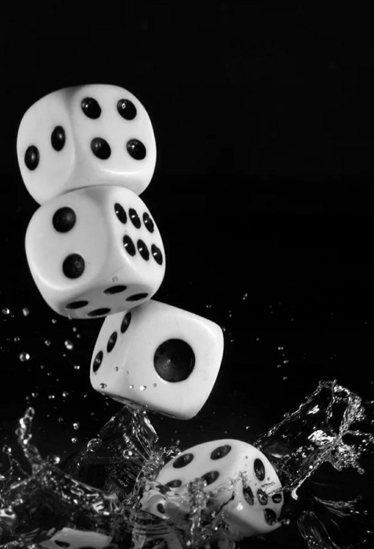 Игральные кости красивые