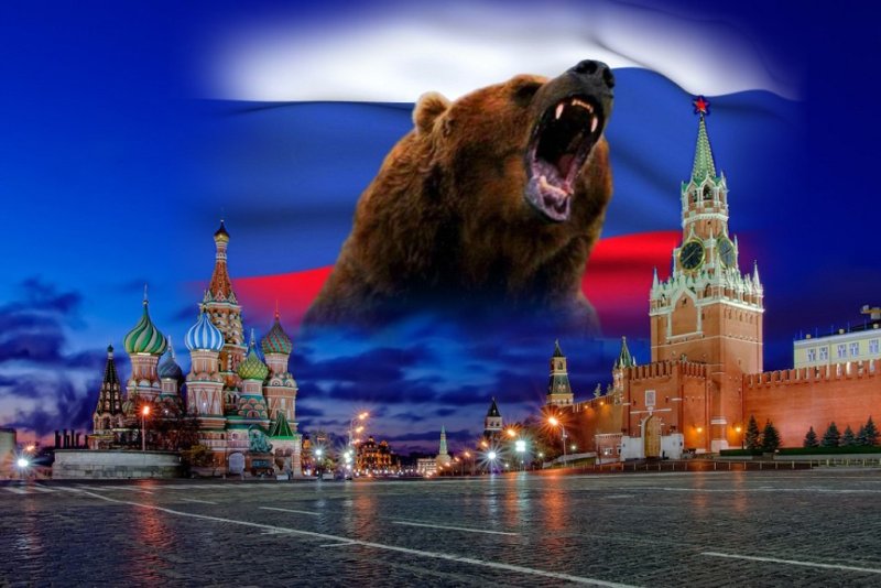 Русский медведь на фоне Кремля