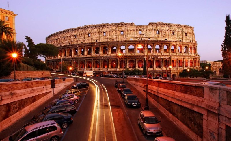 Италия Колизей фон