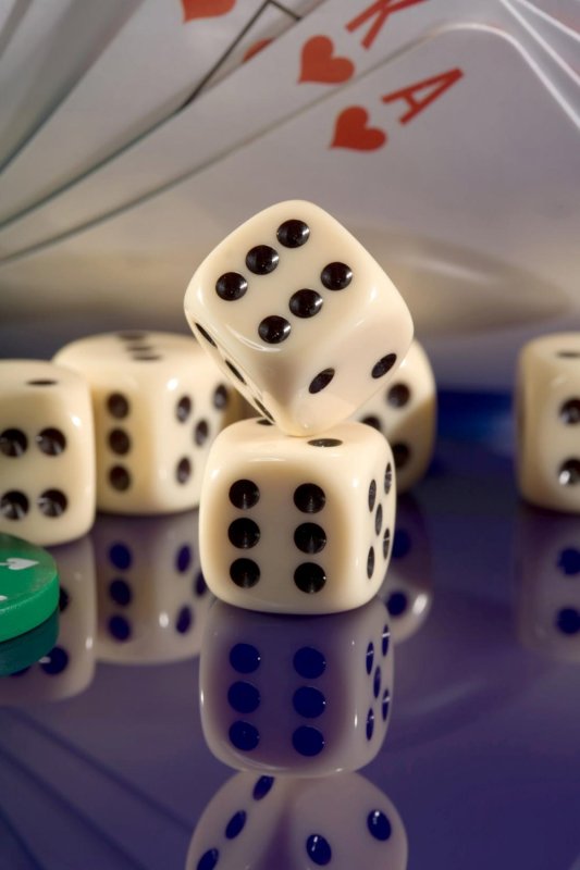 Игральные кости красивые