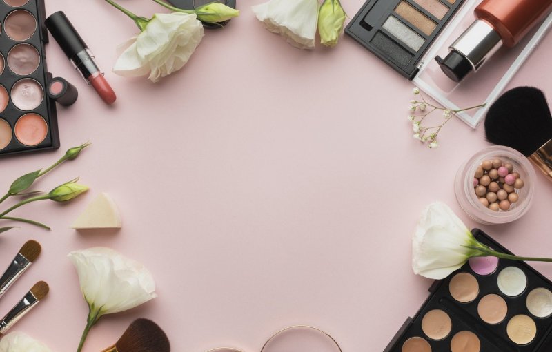 Стол для косметики