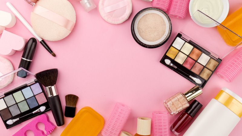 Яркая косметика