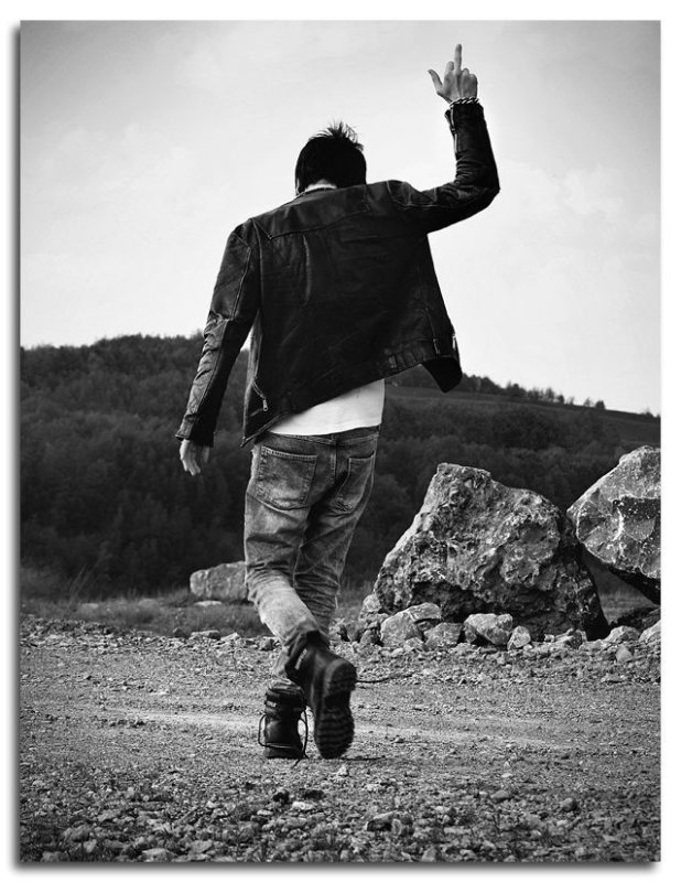 Парень уходит красиво